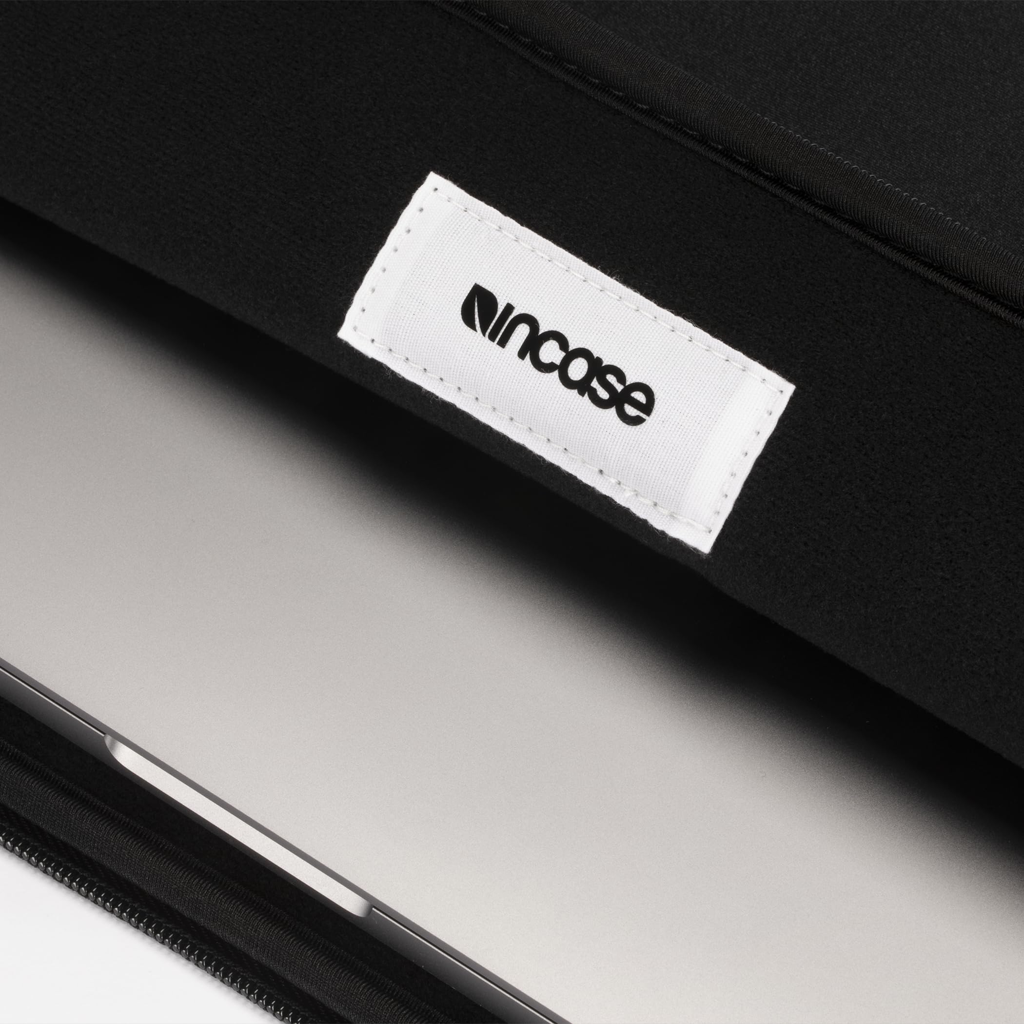 Amazon.co.jp: Incase クラシックユニバーサルスリーブ - 17インチ